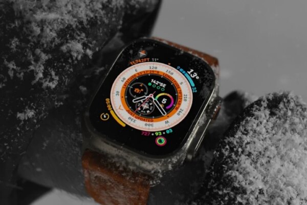 Smartwatch shipments rebound as Apple soars