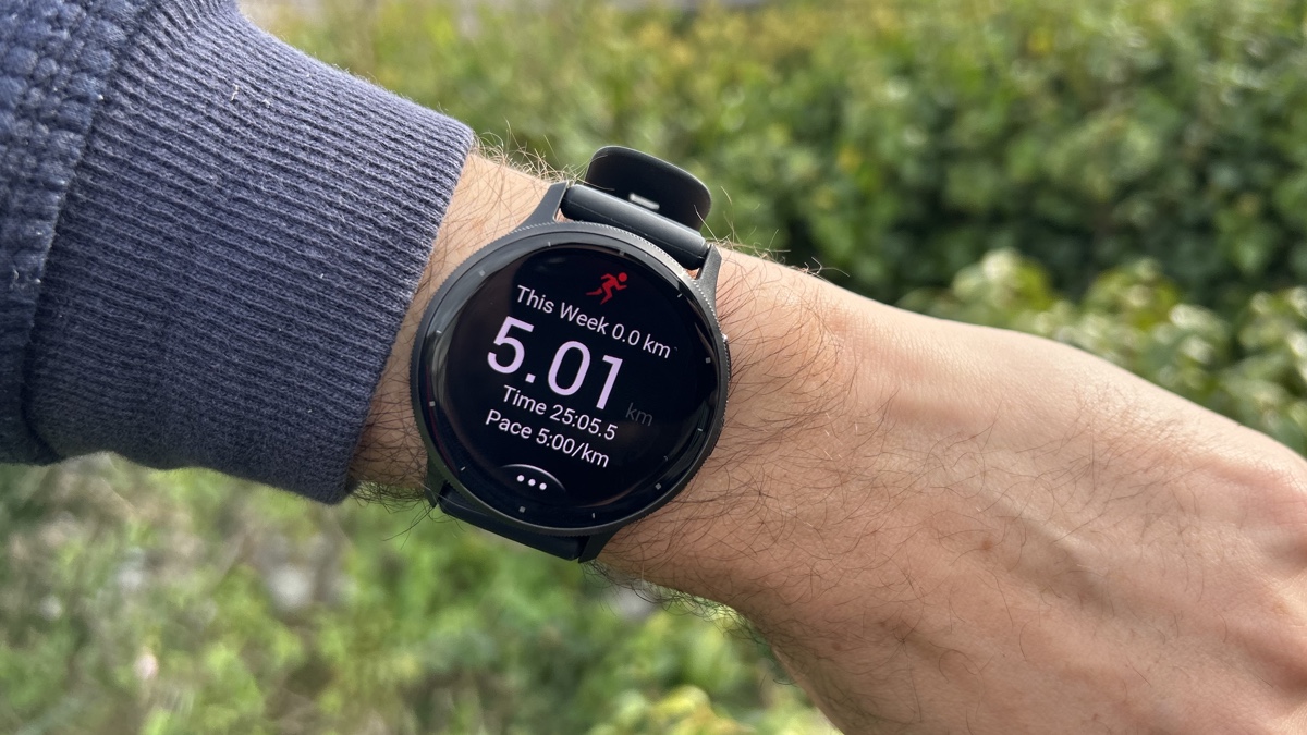 10 best smartwatches for iPhone – and Apple Watch alternatives Non Imported photo 17